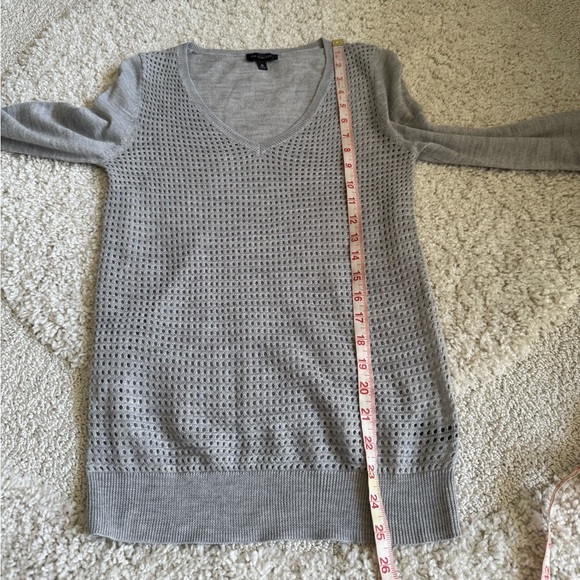 The Limited Gray V-Neck Wool Blend Knit Long Sleeve Sweater Size XS or Small - Picture 7 of 8